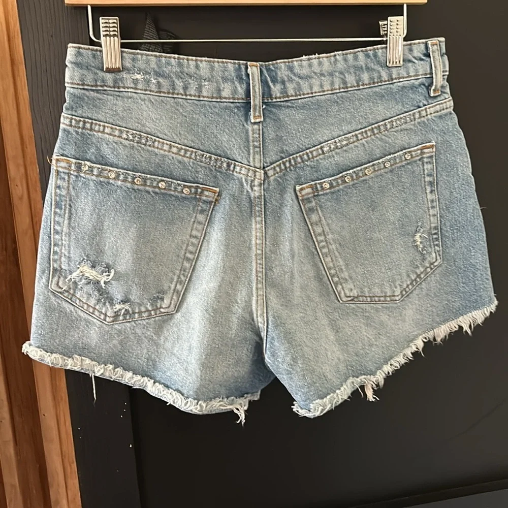 Zara Distressed Embellished High Rise Mom Short. Size S - Picture 3 of 10